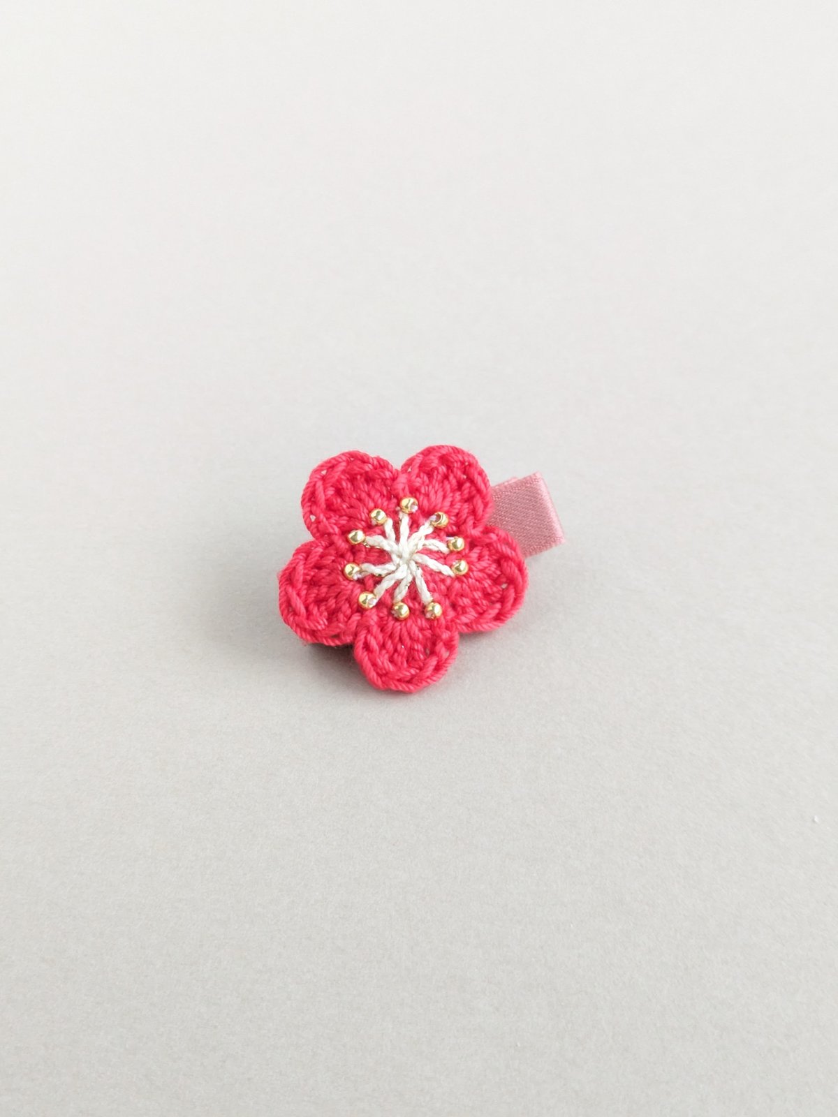 ꫛꫀꪝ【梅の花抱っこうさくま】ベビーヘアクリップ　キッズヘアクリップ　ヘアピン 梅の花一輪 ベビーヘアクリップ 全2色 | yukotto's STORE
