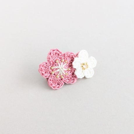 梅の花　二輪　ベビーヘアクリップ　全2色