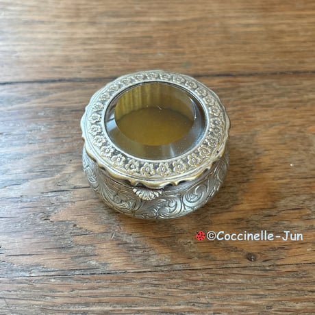 1950年代のヨーロッパ製、クルミ型のヴィンテージ純銀小物入れ 1950年代のヨーロッパ製、クルミ型のヴィンテージ純銀小物入れ