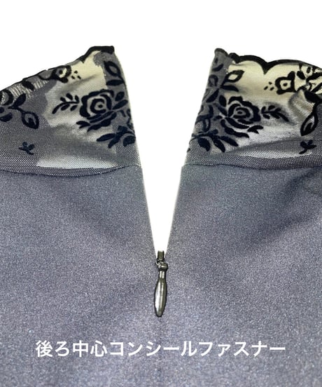長袖Vネック　カットワークレースレオタード