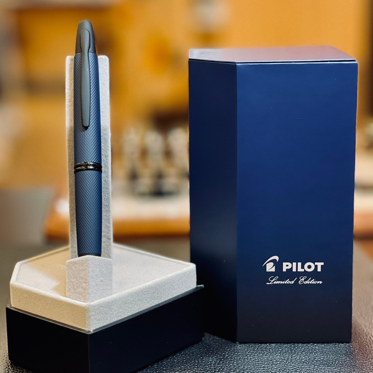 PILOT 万年筆 ネイビー警視庁　警視総監　記念　14金　未使用 PILOT 万年筆 ネイビー警視庁 警視総監 記念 14金 未使用 - メルカリ