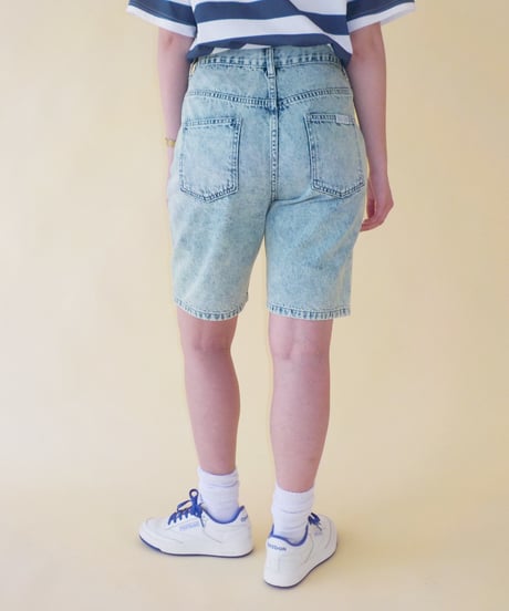 Relaxed denim half pants / acid wash