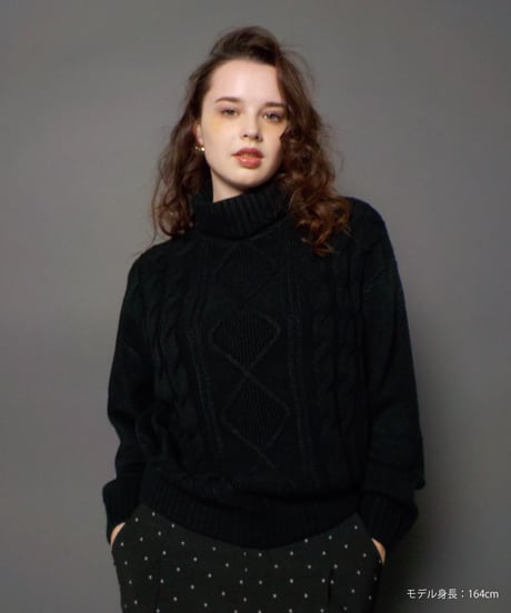 Cable sweater / black
