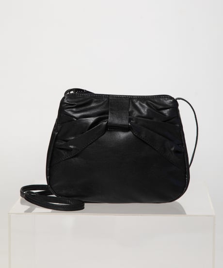 Ribbon leather shoulder bag / black
