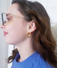 Twisted hoop earring / pierce / gold