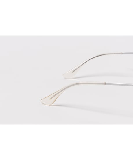 Clear glasses / yellow