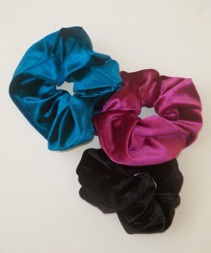 Velour scrunchie / green [ Shipped in late May.