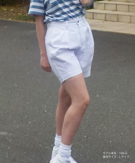 Color half pants / white