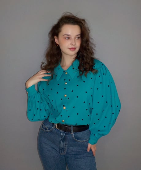 Collar blouse / green dots