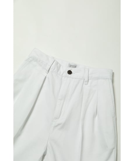 Color half pants / white