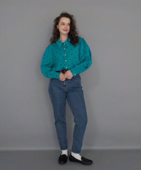 Collar blouse / green dots