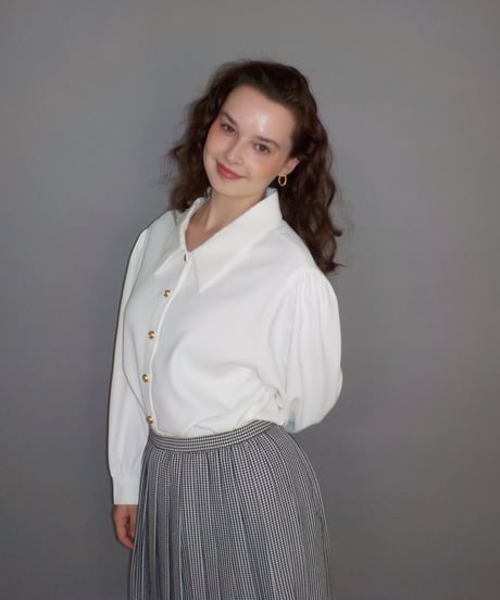 Collar blouse / white