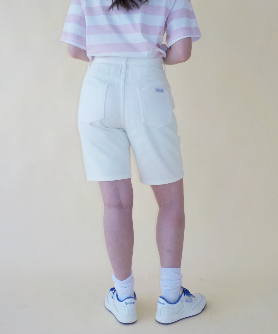 Relaxed denim half pants / white | Tostalgic Cl
