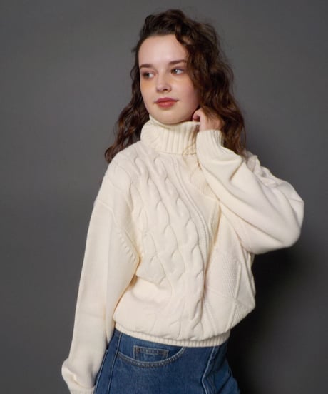 Cable sweater / white
