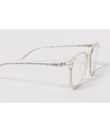 Clear glasses / yellow