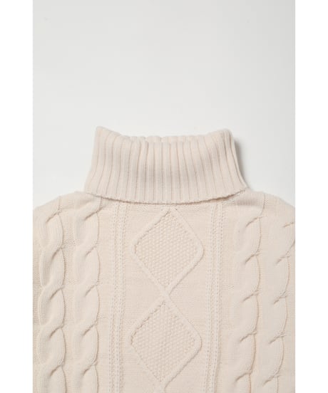 Cable sweater / white