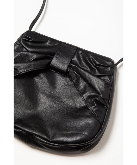 Ribbon leather shoulder bag / black