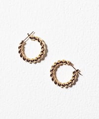 Twisted hoop earring / pierce / gold