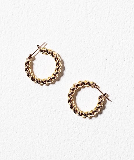 Twisted hoop earring / pierce / gold