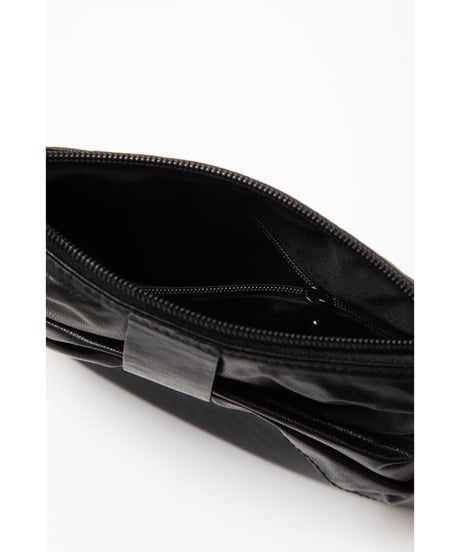 Ribbon leather shoulder bag / black