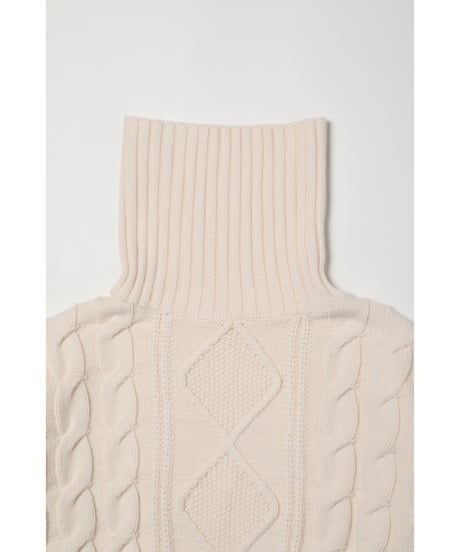 Cable sweater / white