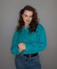 Collar blouse / green dots