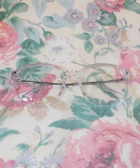 Clear glasses / clear