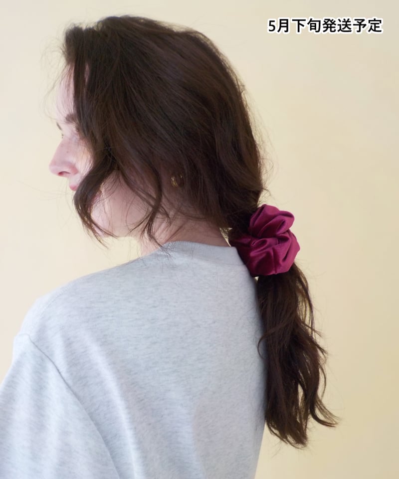 Velour scrunchie/ pink [ Shipped in late May. ]