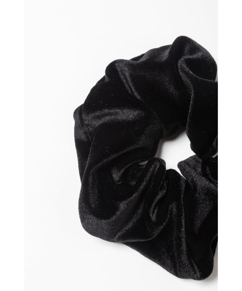 Velour scrunchie / black [ Shipped in late May.