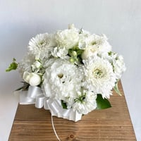 フラワーアレンジメント / ワンちゃんやネコちゃんにお悔やみのお花