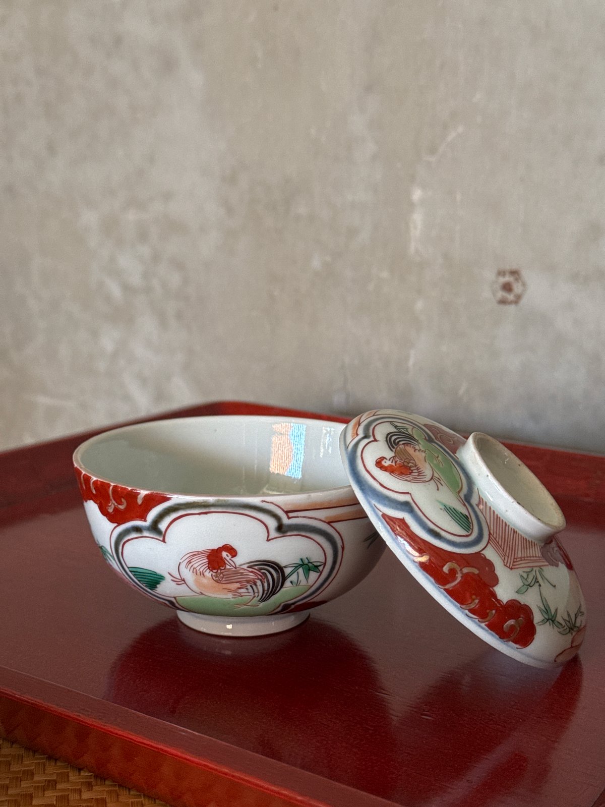 「蓋茶碗の色絵とフォルムを楽しむ！」 古伊万里茶碗(直径11.5cm)3客セット 古伊万里 色絵窓絵鶏図 蓋茶碗 5客セット | Kaikaroman ONLINE STORE