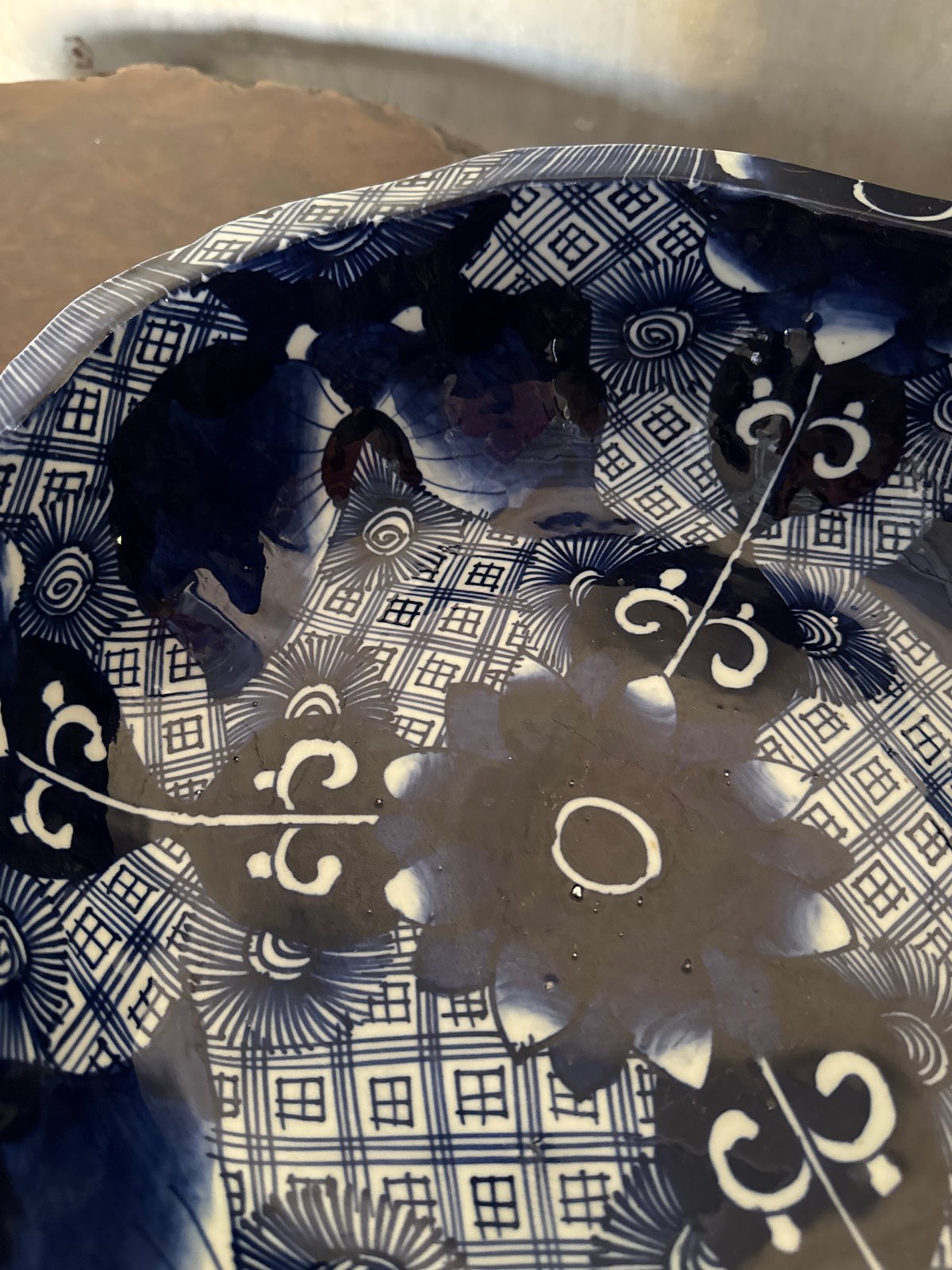 古伊万里 ベロ藍 染付格子に蝶花文 大鉢 | Kaikaroman ONLINE STORE