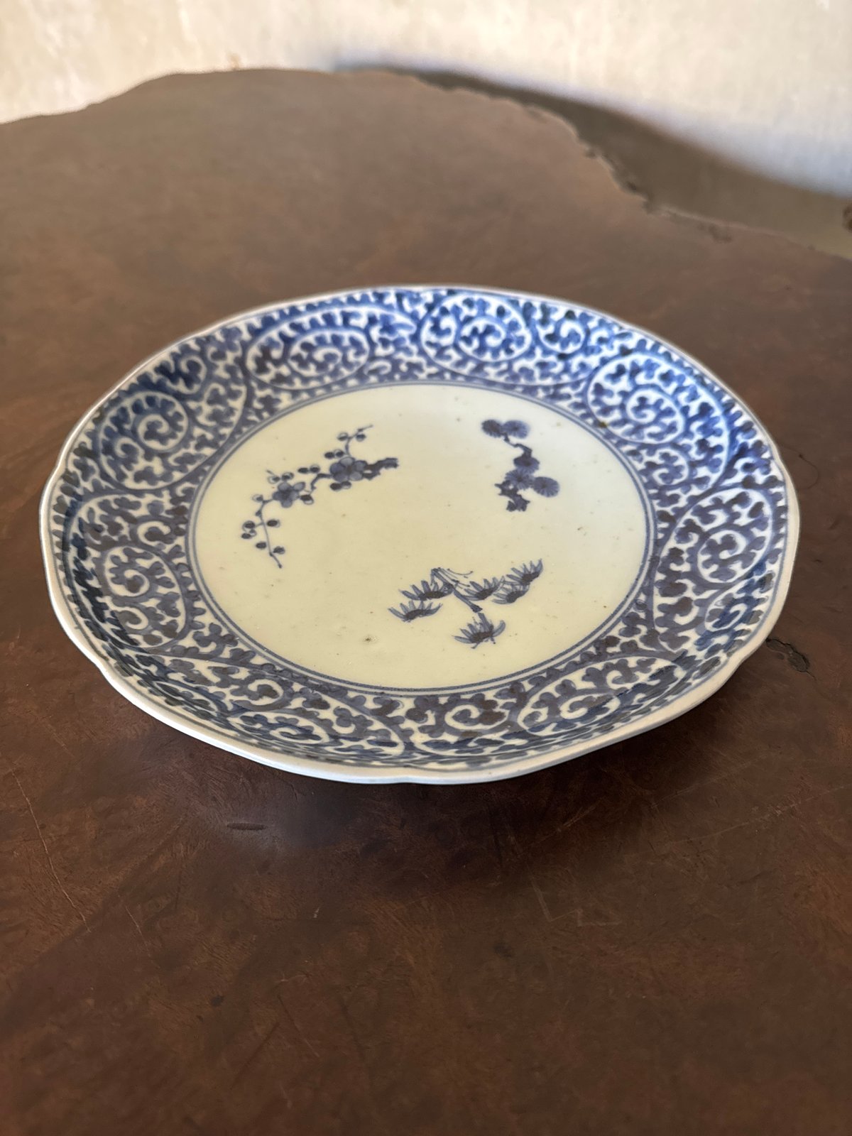 古伊万里　伊万里　染付　古染付　蛸唐草　唐草文　江戸期　蔵出し　中皿　１客 古伊万里染付草花文蛸唐草文大皿 江戸時代中期頃(文化十二年の箱入) 古