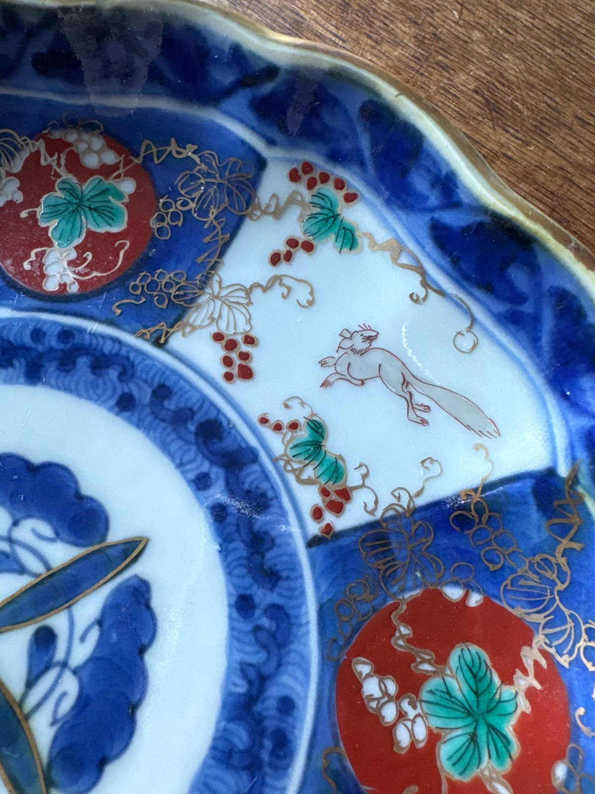 古伊万里 染錦葡萄栗鼠文 輪花七寸皿 1枚 | Kaikaroman ONLINE STORE