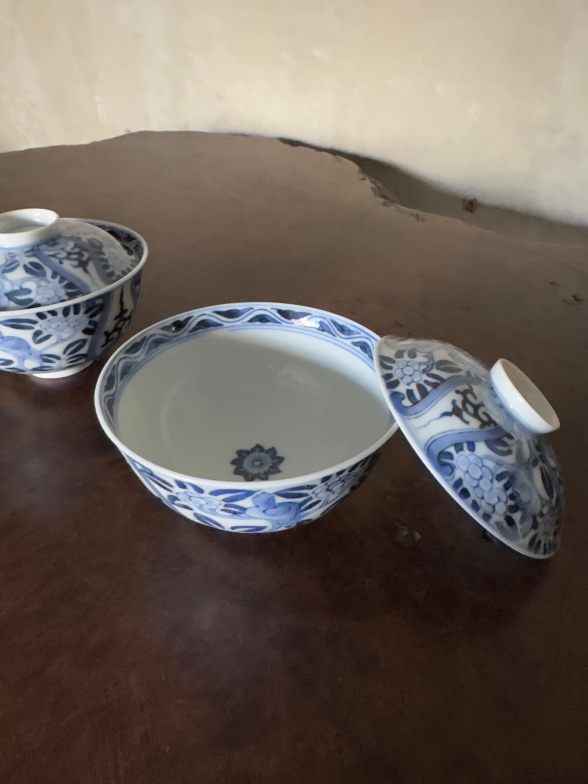 平戸焼　古平戸　染付 花鳥文煎茶碗　3客　氷裂花文蓋碗　まとめて　C　R6872 平戸三河内焼「嘉久房」窯 染付花鳥文蓋茶碗 2客 | Kaikaroman ONLINE