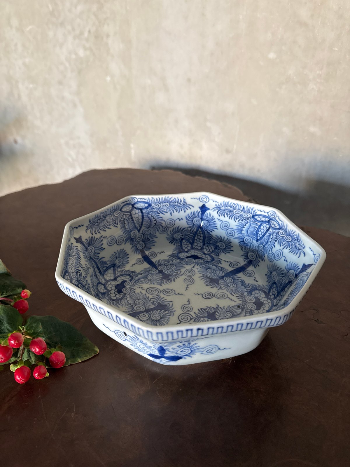 古伊万里 線描葉唐草文 八角形鉢 | Kaikaroman ONLINE STORE