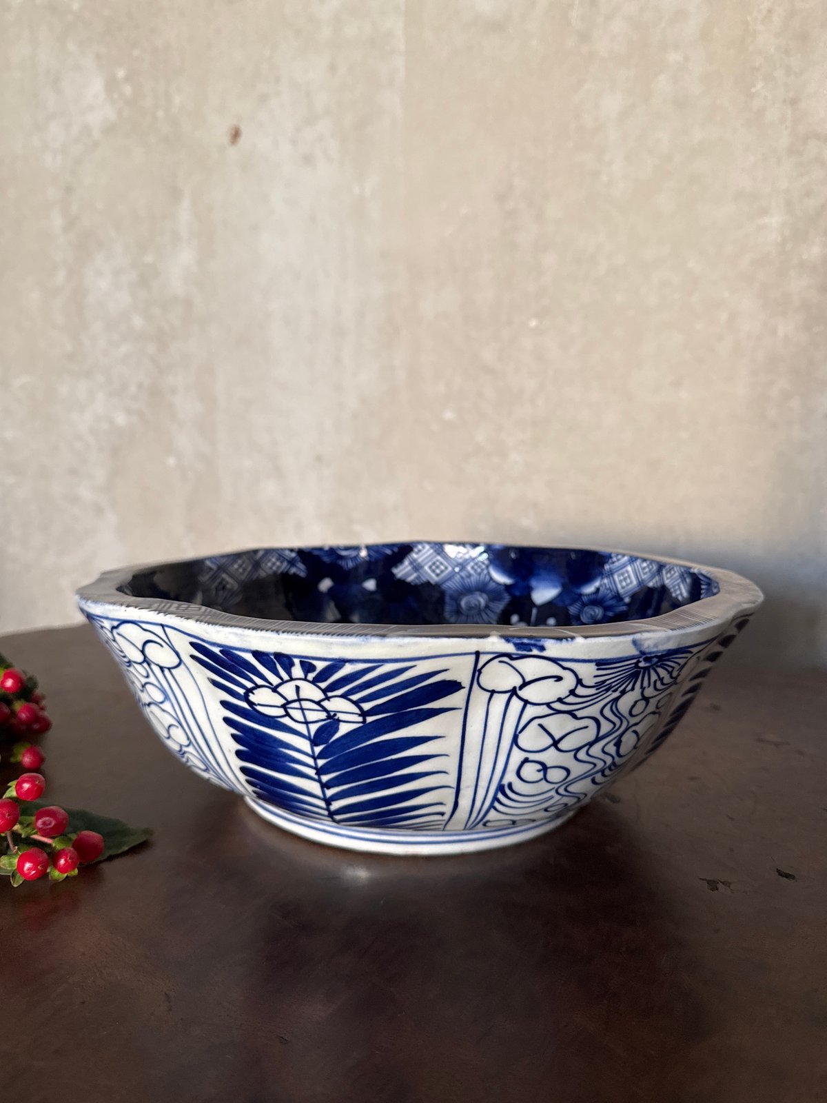 古伊万里 ベロ藍 染付格子に蝶花文 大鉢 | Kaikaroman ONLINE STORE