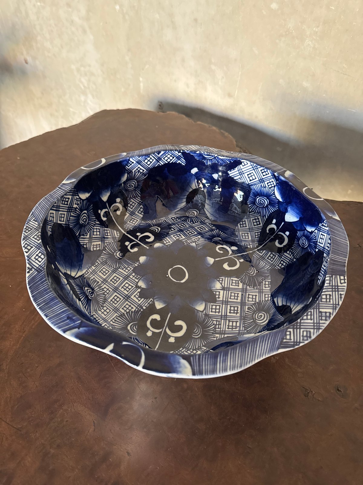 古伊万里 ベロ藍 染付格子に蝶花文 大鉢 | Kaikaroman ONLINE STORE