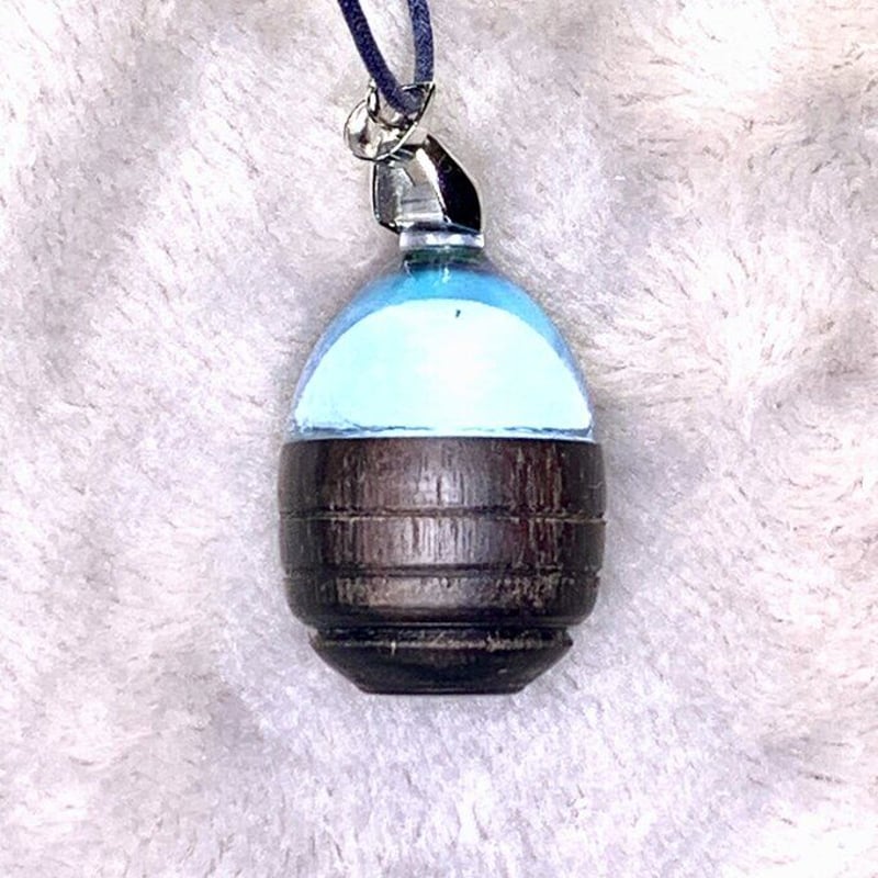 ウッドレジンペンダント：海に沈んだ黄金のジッグラト | アート