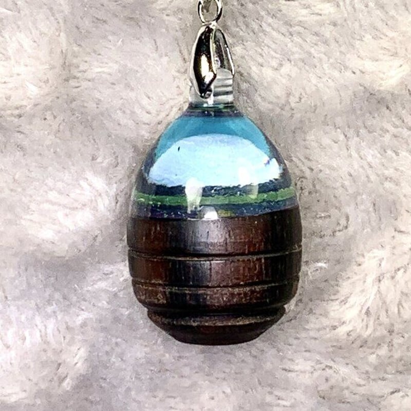 ウッドレジンペンダント：海に沈んだ黄金のジッグラト | アート