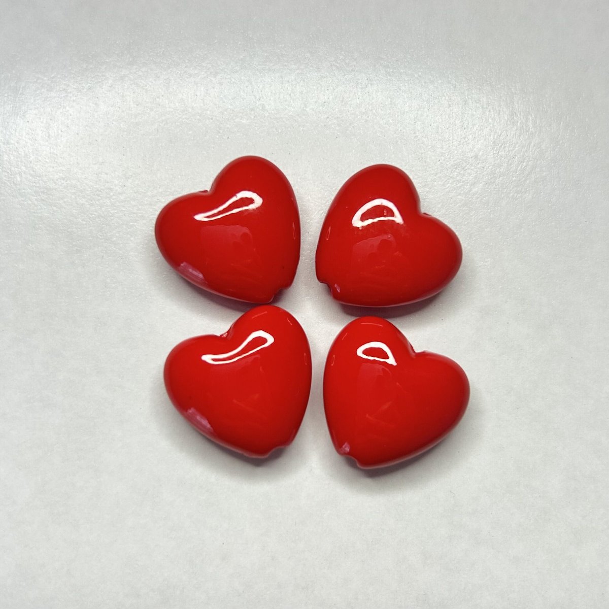 【即購入OK】10個　( #3878 )　大小各5個　白　ハート　チャーム j6-4974-0.jpg