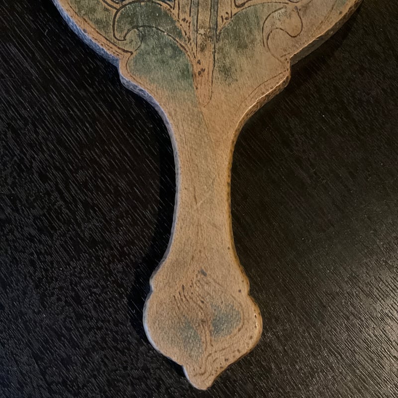 アール・・ヌーヴォーの手鏡 | 書架の周辺