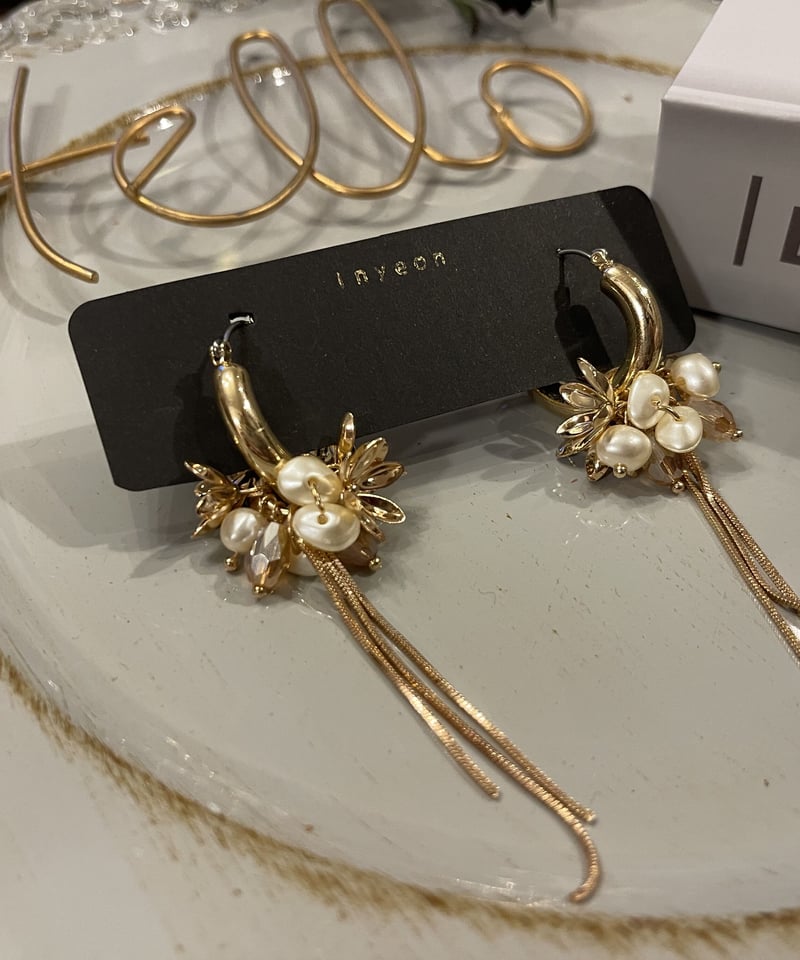 flowerフープとパールチャームの2wayイヤリング