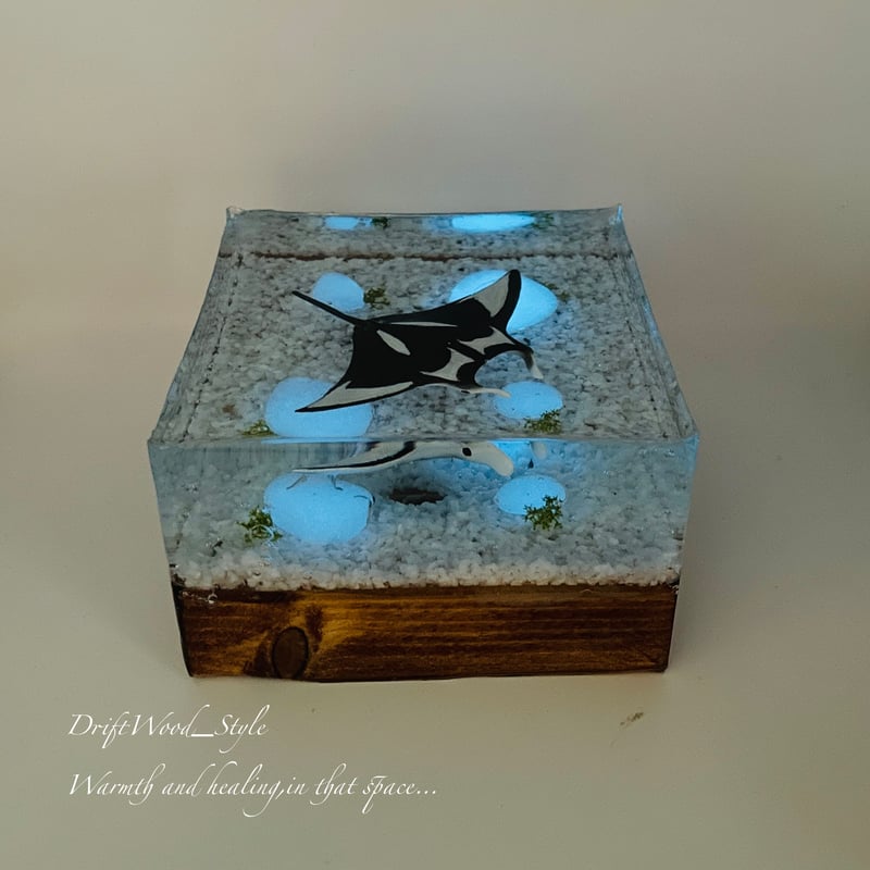 サーフィンするお姉さんレジン海ジオラマ