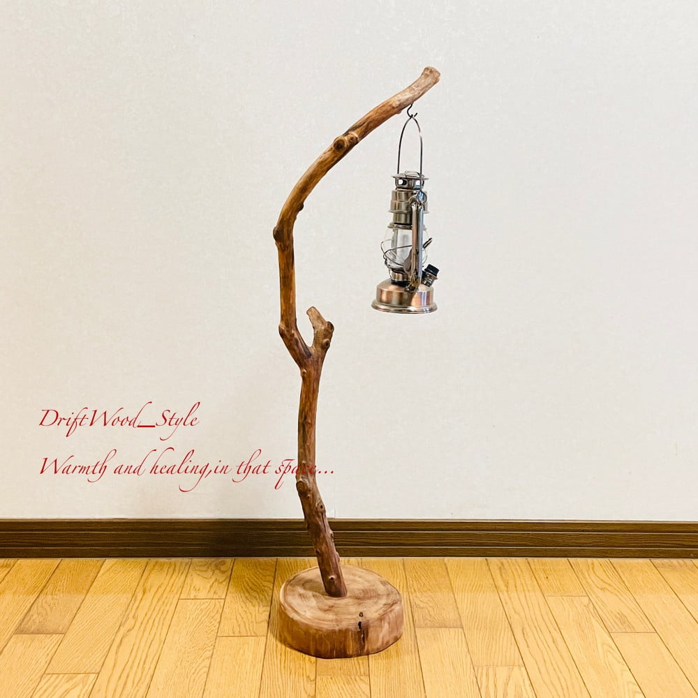 流木インテリア 芸術的に枝がうねる流木スタンド エアプラントを飾れる置物 N93 流木インテリア 大きく突き出た枝が美しい流木スタンド ランタン