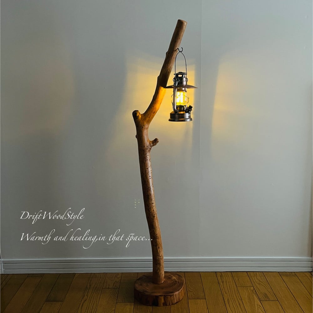 斜めに枝が突き出る流木スタンド ランタンやエアプラントを飾れる置物