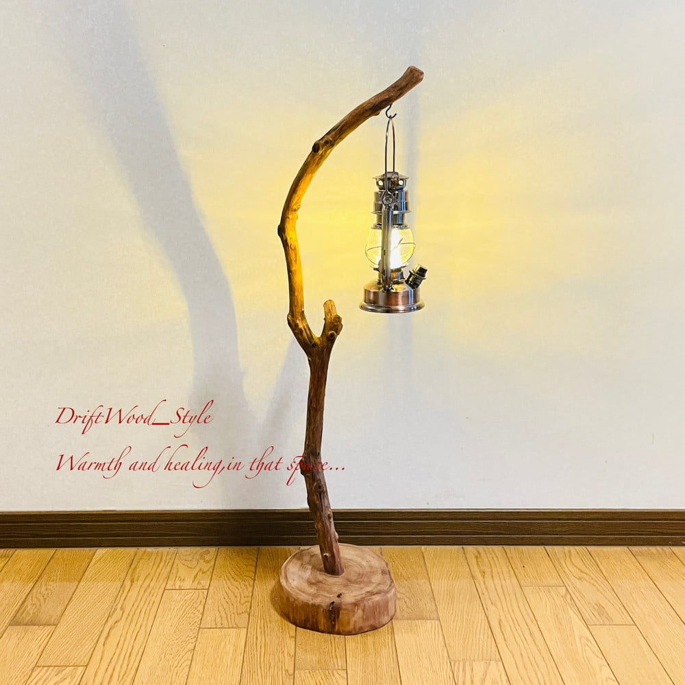 流木インテリア 芸術的に枝がうねる流木スタンド エアプラントを飾れる置物 N93 流木インテリア 芸術的にうねる枝の流木スタンド ランタンやエア