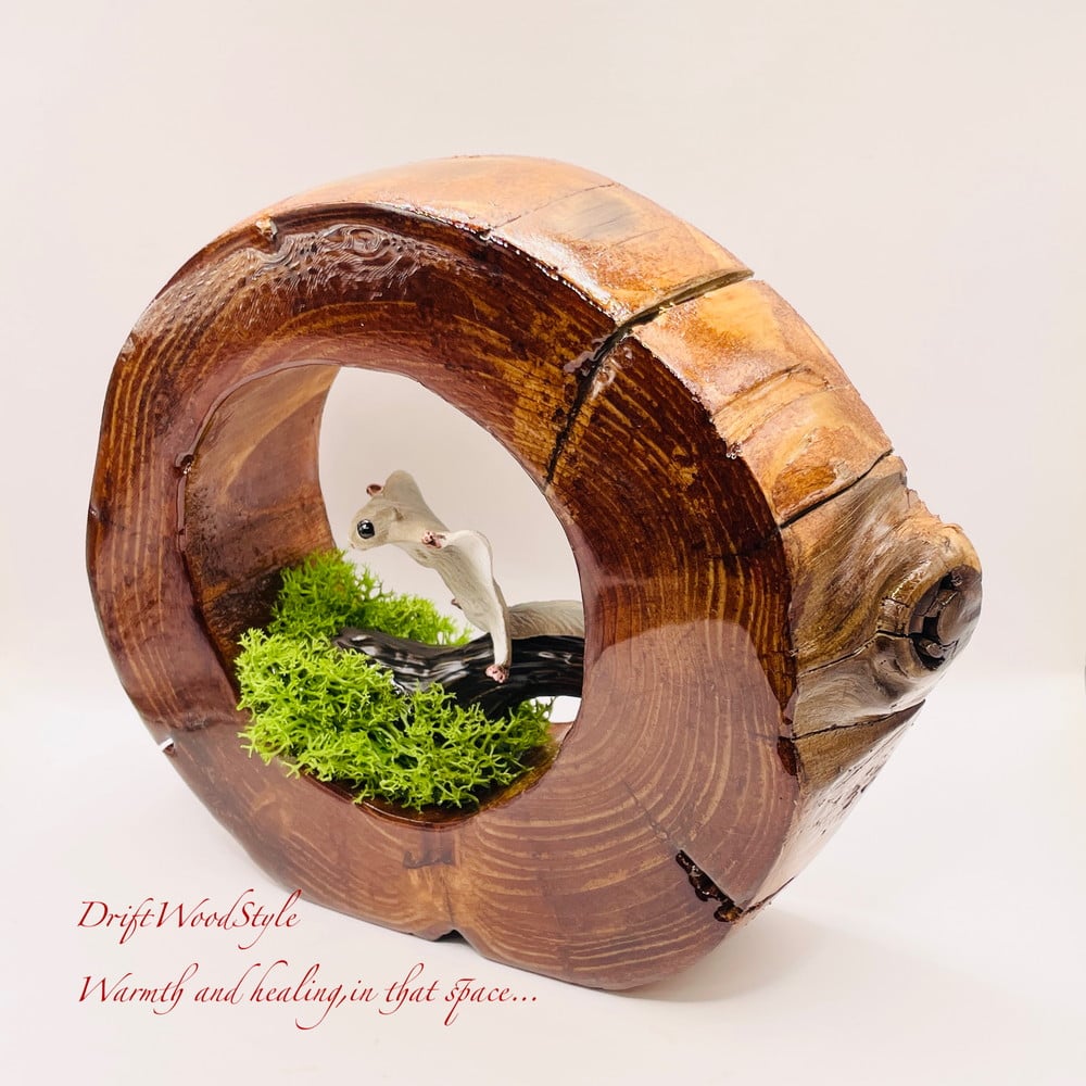 一つ限りの流木アート 羽ばたくエゾモモンガ ジオラマ 流木 フィギュア