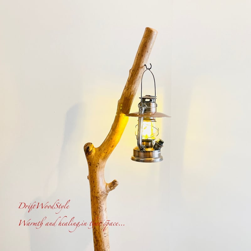 斜めに枝が突き出る流木スタンド ランタンやエアプラントを飾れる置物