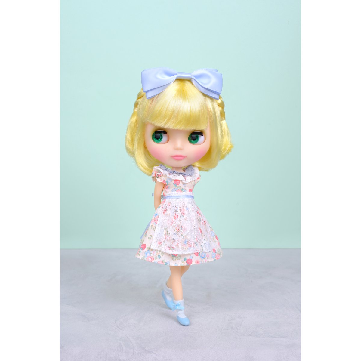 レースエプロン付きワンピースセット ブルー for 22cm dolls Dear Darli